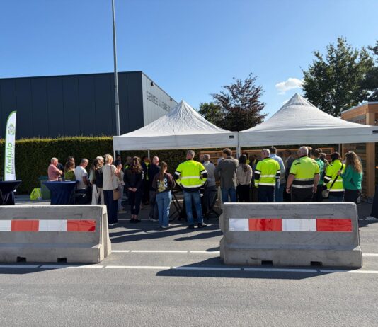 Gemeente Laarbeek opent nieuwe milieustraat opening milieustraat Laarbeek
